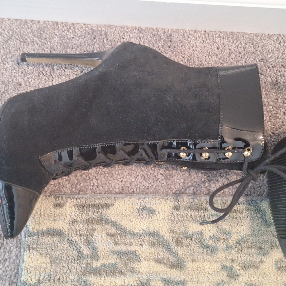 Boots - Picture 4 of 4